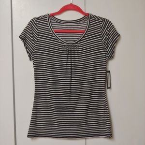 NWT Worthington Short Sleeve Scoopneck Top